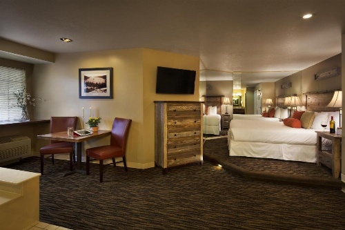 Postmarc Hotel and Spa Suites image 8